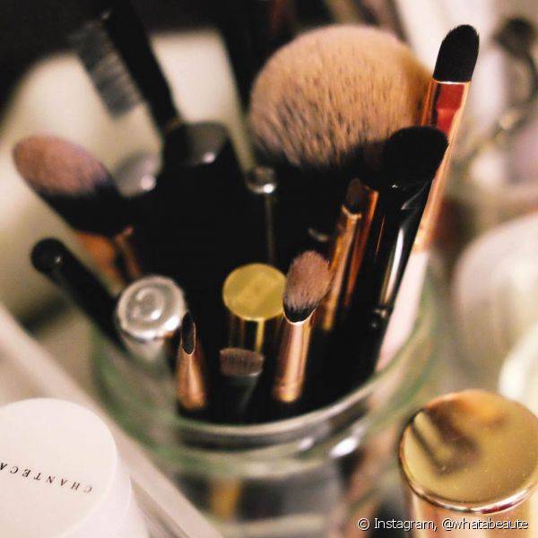 Saiba como cuidar dos pinc?is de maquiagem e aumente a durabilidade dos seus itens de make (Foto: Instagram @whatabeaute)